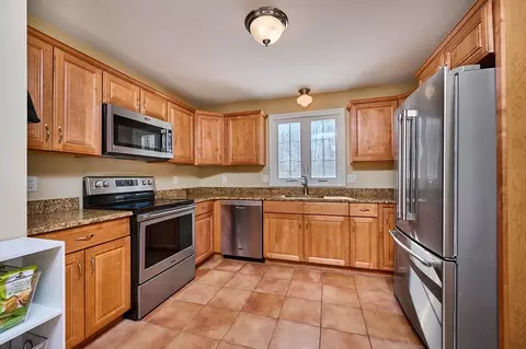 6 Wilton Rd, Easthampton, MA 01027 photo 12