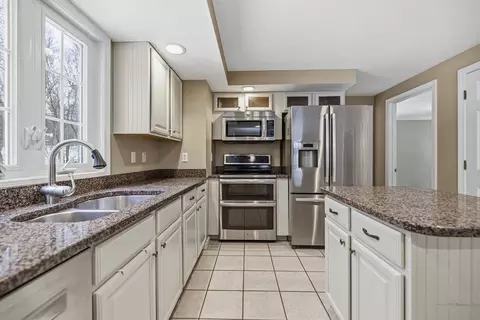 86 Hunter Rd, Uxbridge, MA 01569 photo 2