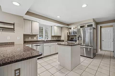 86 Hunter Rd, Uxbridge, MA 01569 photo 3