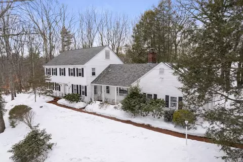29 Rolling Ln, Dover, MA 02030