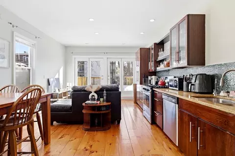 861 E Broadway, Boston, MA 02127 photo 2