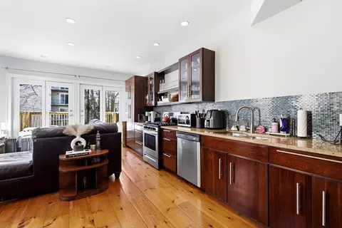 861 E Broadway, Boston, MA 02127 photo 4