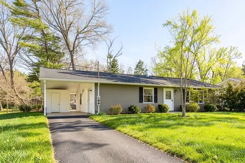 10 Mickelson Ln #10, Bedford, MA 01730