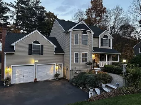 8 Wamsutta Ridge Rd, Charlton, MA 01507