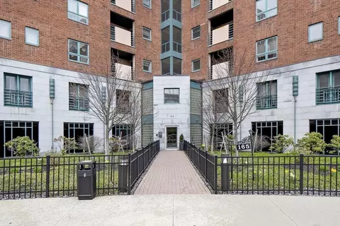 165 Cottage St #706, Chelsea, MA 02150