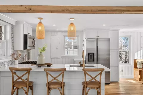 71 Dillingham Ave, Sandwich, MA 02563