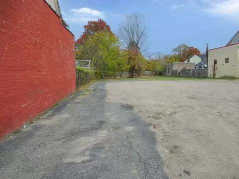 349 Walnut St, Springfield, MA 01105 photo 2