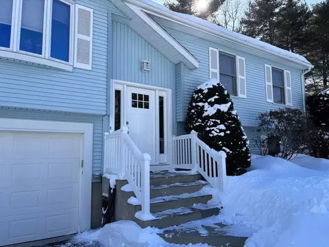 43 Marmon Ct, Springfield, MA 01129 photo 2