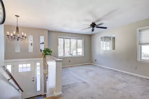 43 Marmon Ct, Springfield, MA 01129 photo 3
