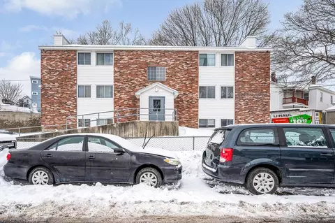 5 Lenox St #4, Lowell, MA 01852