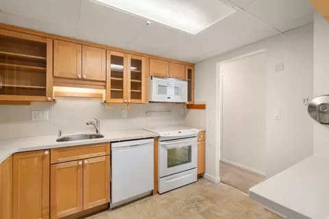 40 Bigelow Ave #23, Watertown, MA 02472