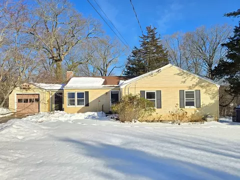 37 Riverview Dr, Ashland, MA 01721