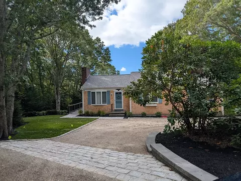 51 Wianno Cir, Osterville, MA 02655