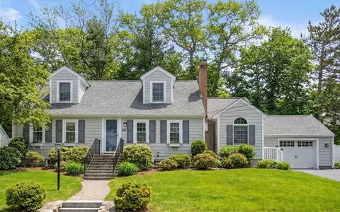 68 Brookline St, Needham, MA 02492