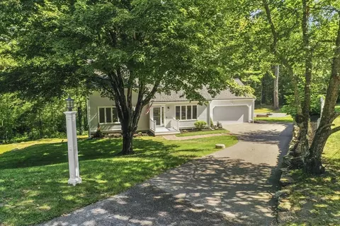6 Barrows Rd, Mendon, MA 01756 photo 3