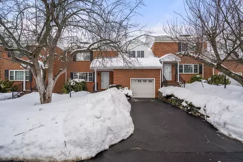 9 April Ln #9, Lexington, MA 02421