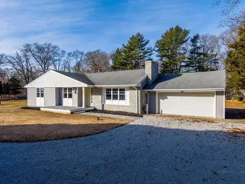 837 Main Rd, Westport, MA 02790