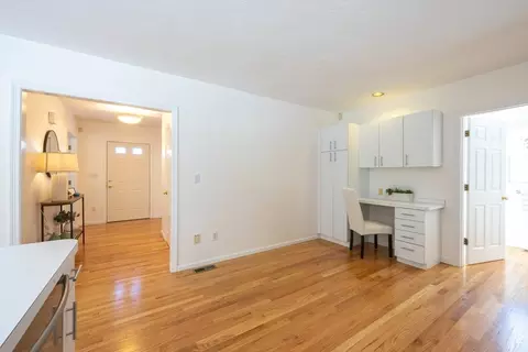 Entry Way - 81 Parish Rd, Needham, MA 02494 photo 3 of 3