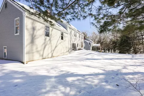 Exterior - 81 Parish Rd, Needham, MA 02494 photo 4 of 7