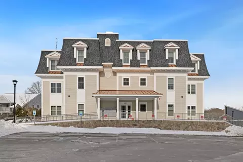 441 Essex St #302, Swampscott, MA 01907