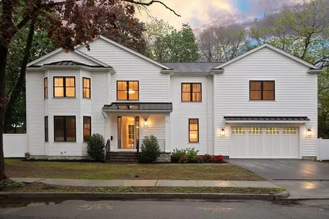 31 Moody St, Chestnut Hill, MA 02467