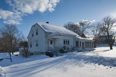 69 Arlington St, Dracut, MA 01826