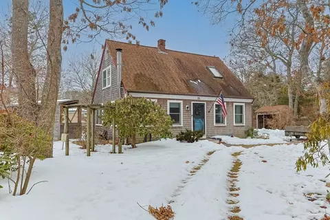 25 Rainbow Ln, Mashpee, MA 02649