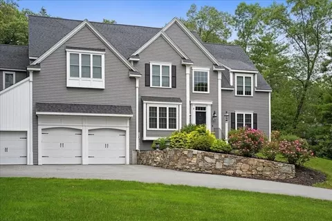 5 Foxhill Dr, Southborough, MA 01772