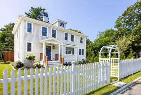 5 Pine Tree Ln, Tisbury, MA 02568