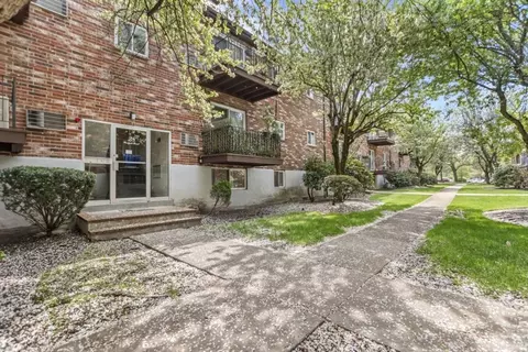 28 Westgate Rd #3, Chestnut Hill, MA 02467