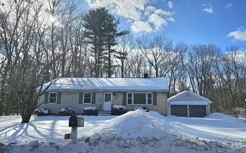 59 N Hatfield Rd, Hatfield, MA 01038