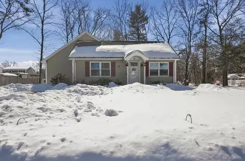 24 Holly St, Billerica, MA 01821