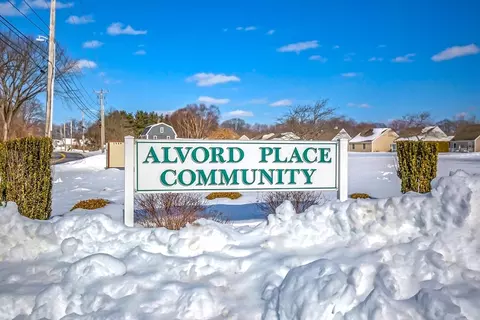 214 Alvord Pl #214, South Hadley, MA 01075