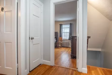 Entry Way - 509 Plumtree Rd, Springfield, MA 01119 photo 3 of 4
