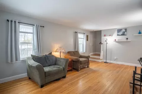 Living - 509 Plumtree Rd, Springfield, MA 01119 photo 2 of 4