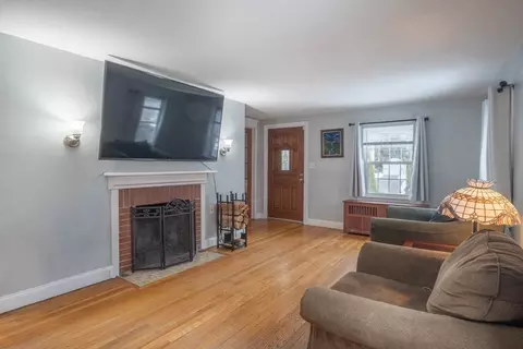 Living - 509 Plumtree Rd, Springfield, MA 01119 photo 1 of 4