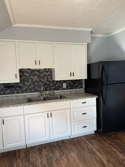 756 County St, Fall River, MA 02723 photo 4