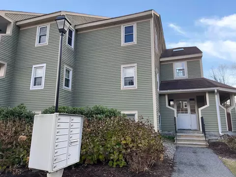 164 Heritage Dr #164, Whitinsville, MA 01588