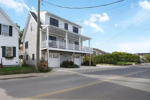 33 Lagoon Pond Rd, Tisbury, MA 02568