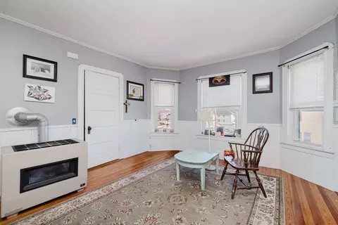 Living - 869 Bedford St, Fall River, MA 02723 photo 3 of 5
