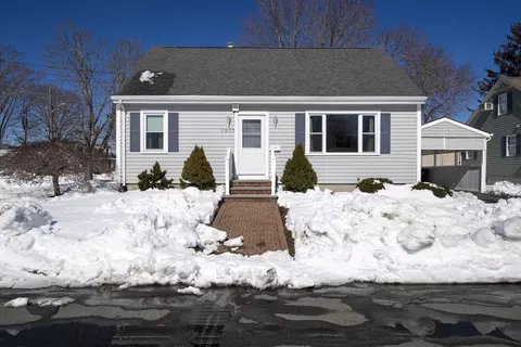 1077 Shelburne St, New Bedford, MA 02745