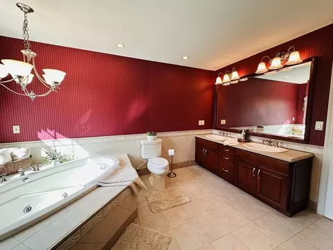 Bath - 1107 Jackson Rd, Hardwick, MA 01037 photo 4 of 6