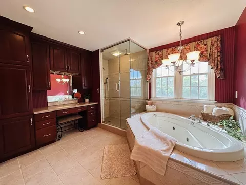 Bath - 1107 Jackson Rd, Hardwick, MA 01037 photo 3 of 6
