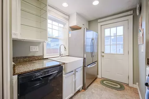 4 Roosevelt St, Wareham, MA 02571 photo 4