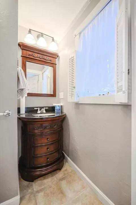 4 Roosevelt St, Wareham, MA 02571 photo 13