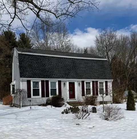 112 North St, Agawam, MA 01001