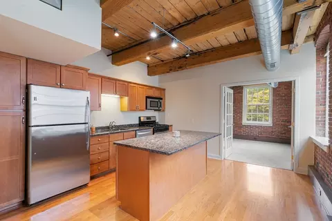 25 Cedar St #4, Amesbury, MA 01913