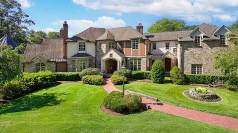 12 Wyndemere Dr, Southborough, MA 01772