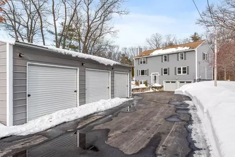 437 Johnny Appleseed Ln, Leominster, MA 01453