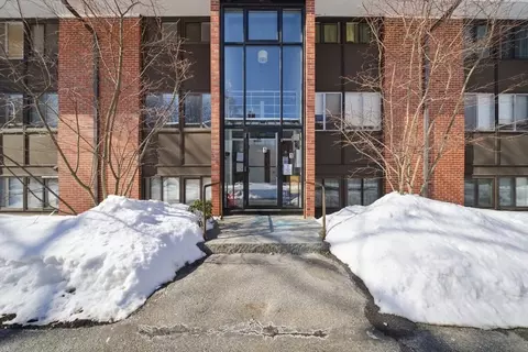 1 Longwood Dr #109, Andover, MA 01810